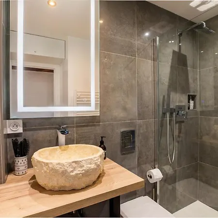 Cocon A Bulles Chic Vue Cathedrale Avec Spa-Jacuzzi Chartres Exterior photo