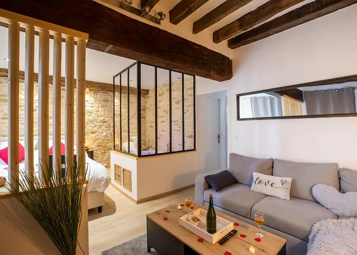 Cocon A Bulles Chic Vue Cathedrale Avec Spa-Jacuzzi