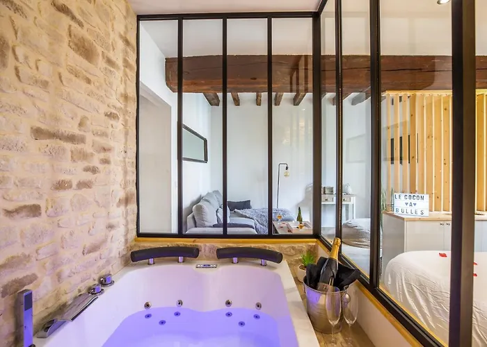 Cocon A Bulles Chic Vue Cathedrale Avec Spa-Jacuzzi