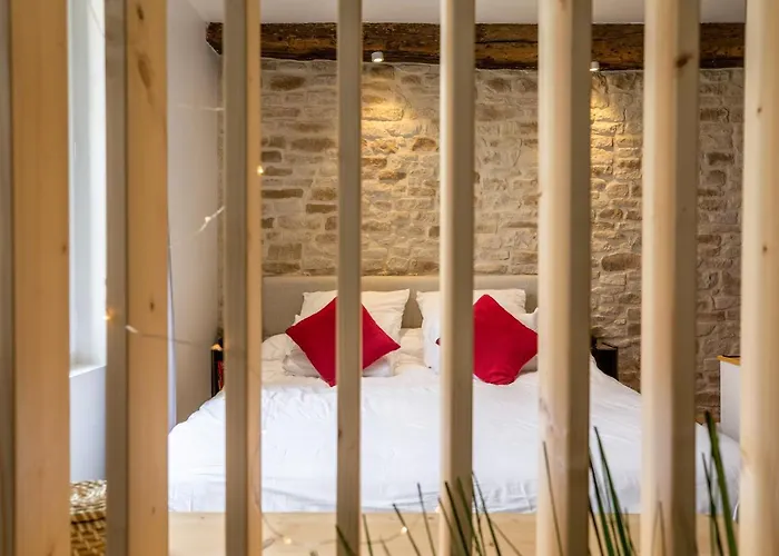 Cocon A Bulles Chic Vue Cathedrale Avec Spa-Jacuzzi